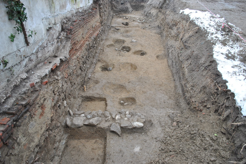 2_Ostanki zidov in arheoloških plasti ob liniji obzidja, avditorij Minoritskega samostana v Mariboru